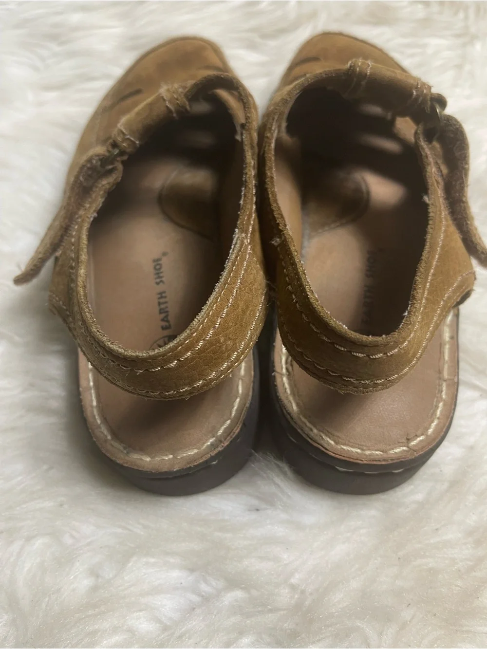 Earth Shoes Brown suede Fisherman Sandals SZ10Padded footbed , adjustable strap